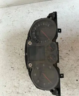 Volkswagen PASSAT B6 Speedometer (instrument cluster) 3C0920871 V000700