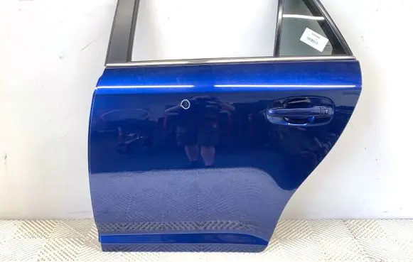 Toyota Avensis T270 Rear door 8T5
