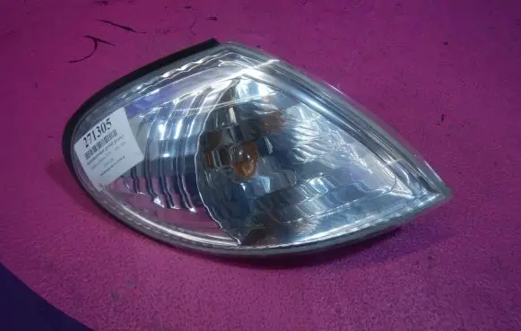 Nissan Almera Tino Front indicator light