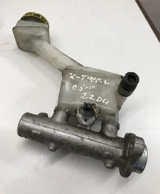 Nissan X-Trail T30 Master brake cylinder
