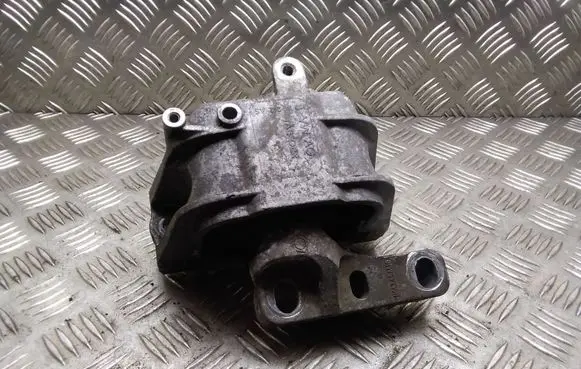 Volkswagen Touran I Engine mount bracket 1K0199262