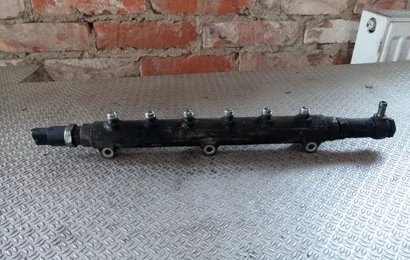 Volvo S60 Fuel main line pipe 8658252 0445215010