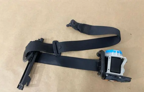 Mercedes-Benz A W176 Front seatbelt 3063560