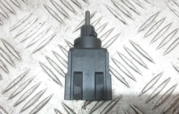 Volkswagen Touran I Brake pedal sensor switch 3B0945511A