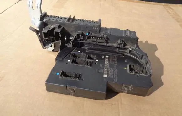 Mercedes-Benz E W212 Relay mounting block 