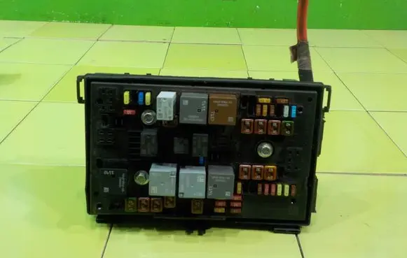 Opel Zafira C Fuse box set 13449204 18AB11