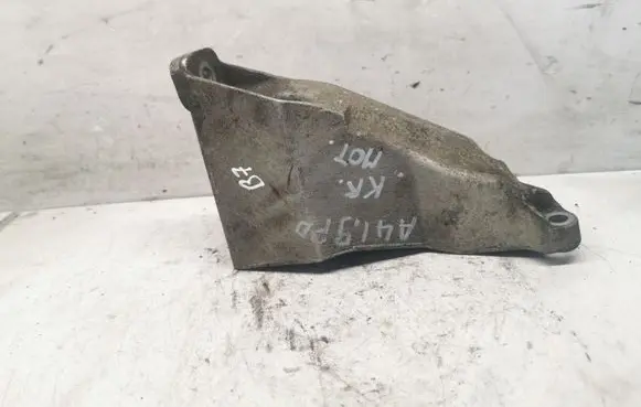 Audi A4 S4 B7 8E 8H Engine mounting bracket 8D0199307P