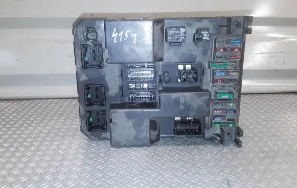Peugeot 307 Fuse module 9651197080A