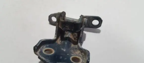 Subaru Impreza I Rear door lower hinge