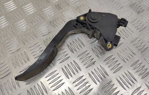 Nissan Juke I F15 Accelerator throttle pedal 180021KM0B