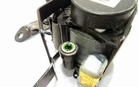 KIA Carens I Rear seatbelt