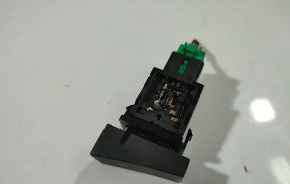 Hyundai Santa Fe ESP (stability program) switch 