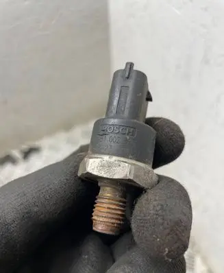 Volvo S40, V40 Fuel pressure sensor 0281002522