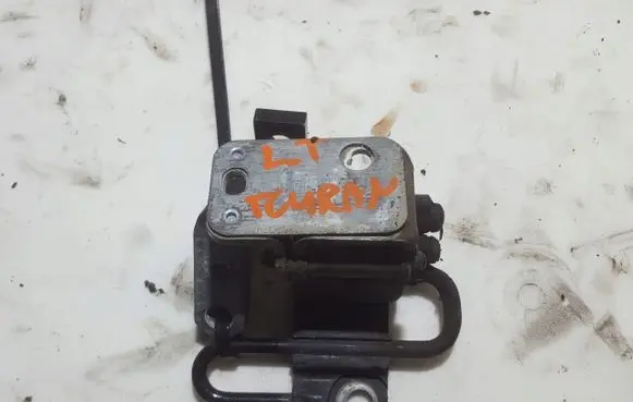 Volkswagen Touran I Rear door upper hinge