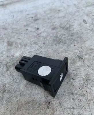 Toyota Avensis T250 Fuel tank opening switch 156795