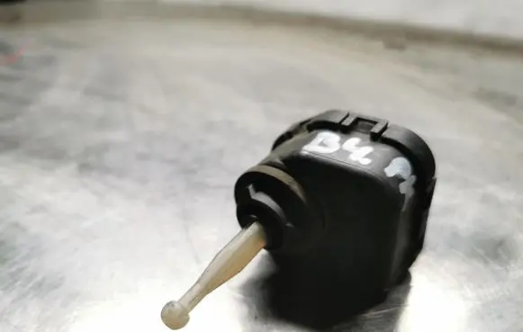 Audi 80 90 S2 B4 Headlight level adjustment motor 8A0941295B