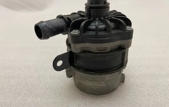 Volvo XC90 Electric auxiliary coolant/water pump 31338384