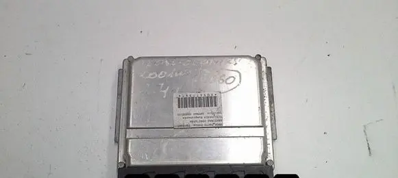 Volvo XC70 Engine control unit/module 0261206829