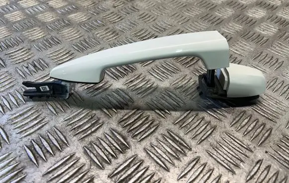BMW 2 F45 Rear door exterior handle 7305015