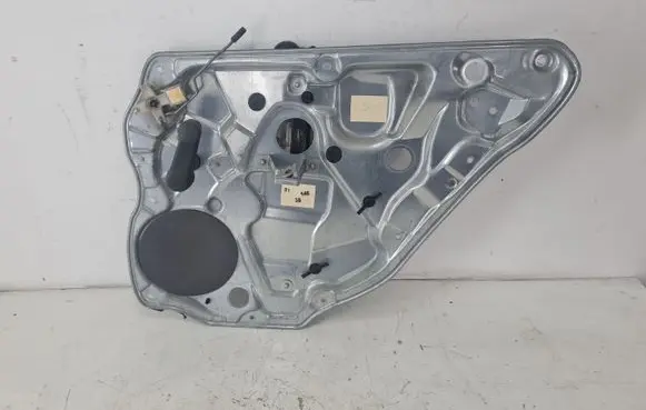 Rear door manual window regulator