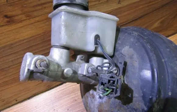 Mazda 626 Master brake cylinder