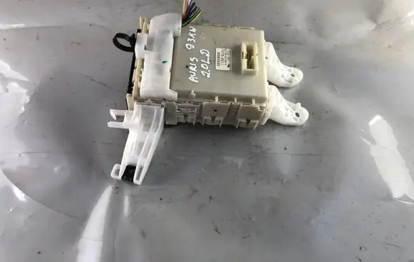 Toyota Auris 150 Fuse module 74700211 7C290897 8273002150A