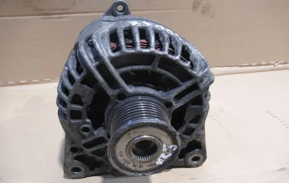 Renault Trafic I Generator/alternator 0124525076