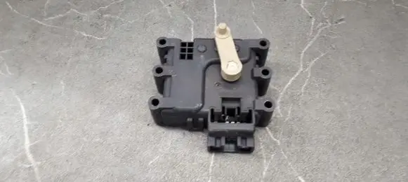 Mazda 5 Central locking motor 6109E