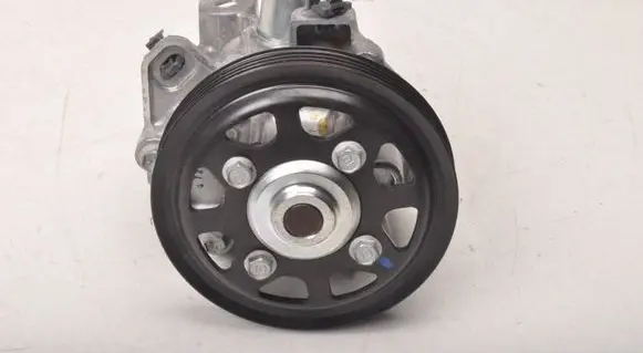 Suzuki SX4 S-Cross Electric power steering pump 