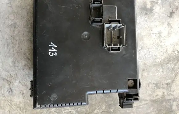 Volvo V70 Fuse module 30728512 28017881 06W172