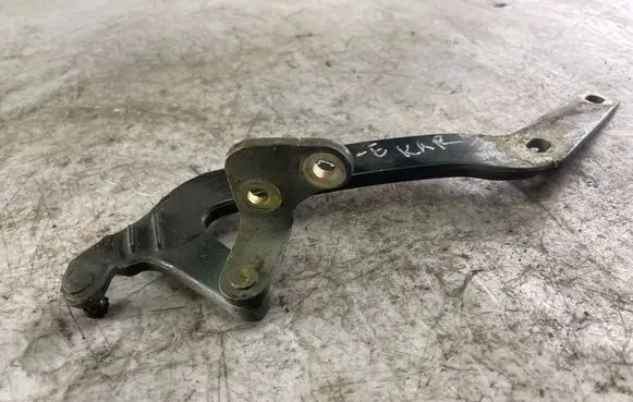 Mercedes-Benz E W210 Tailgate/trunk/boot hinge