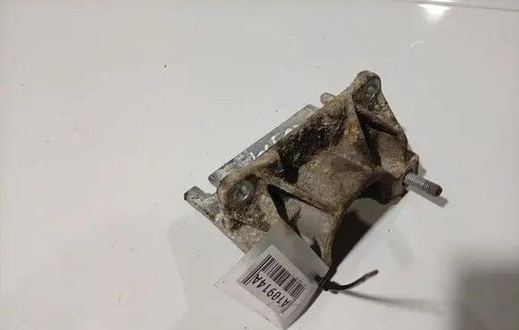 Renault Scenic I Engine mounting bracket 