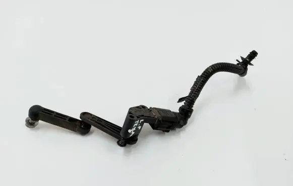 Headlight/headlamp level sensor