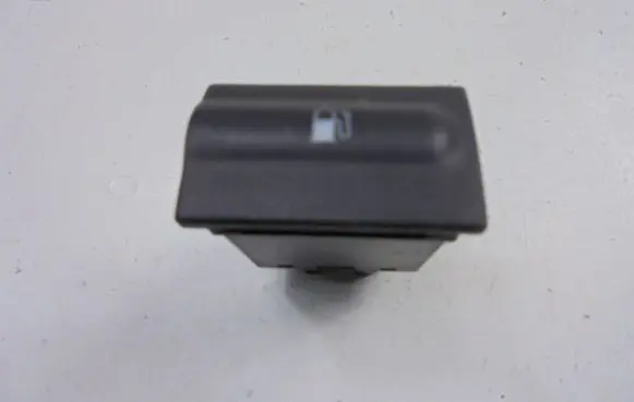 Skoda Octavia Mk1 (1U) Fuel tank opening switch 1U0959833C