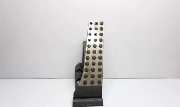 Mercedes-Benz E C207 W207 Accelerator throttle pedal A2043000204