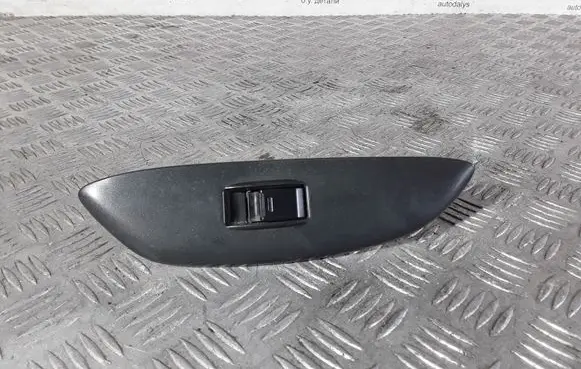Toyota Yaris Electric window control switch