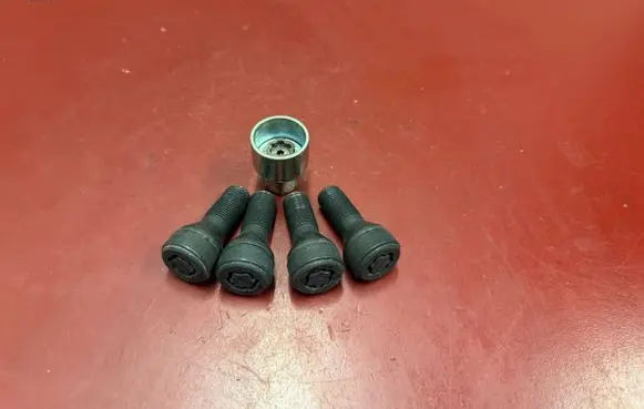 BMW X3 G01 Anti-theft wheel nuts and lock 