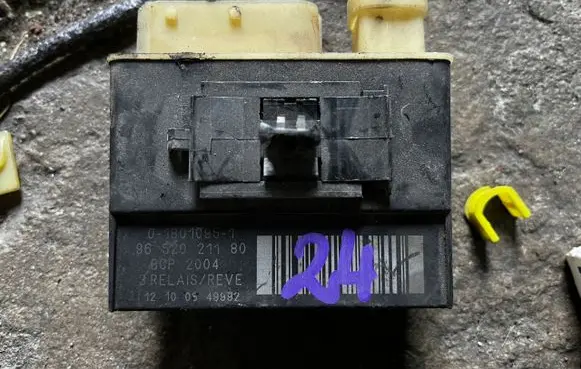 Peugeot Partner Glow plug pre-heat relay 9652021180