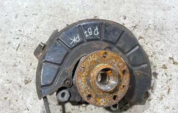 Volkswagen PASSAT B7 Front wheel hub spindle knuckle