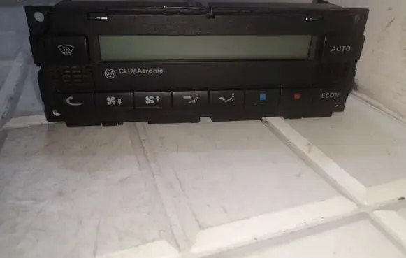 Volkswagen PASSAT B5.5 Climate control unit 6013966