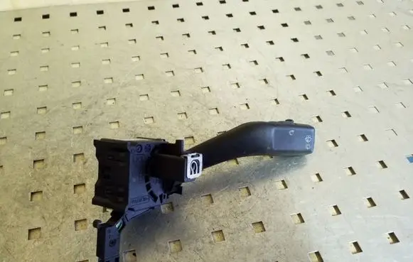 Volkswagen Touran I Wiper control stalk 1K0953519