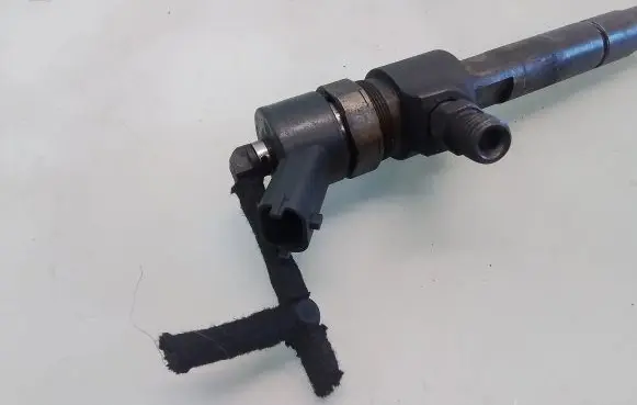 Opel Zafira B Fuel injector 0445110165