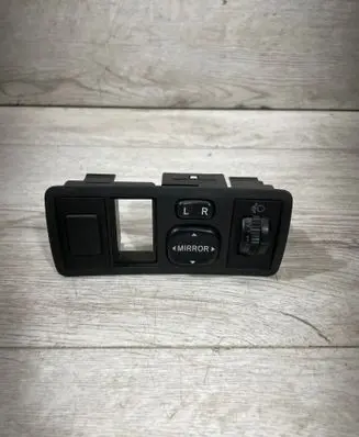 Toyota Corolla Verso E121 Wing mirror switch 183574 777663