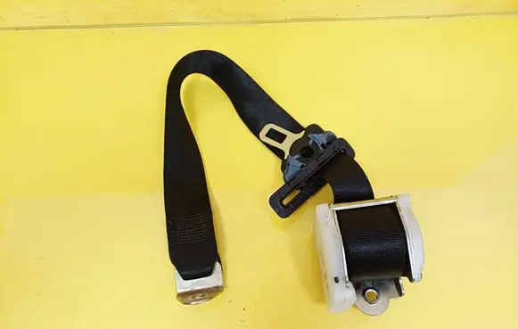 Opel Corsa B Rear seatbelt 90387486