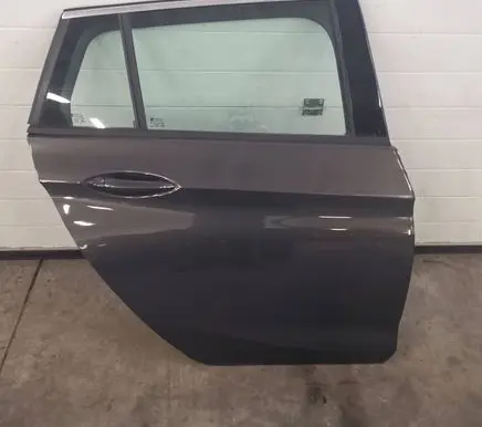 Opel Astra K Rear door