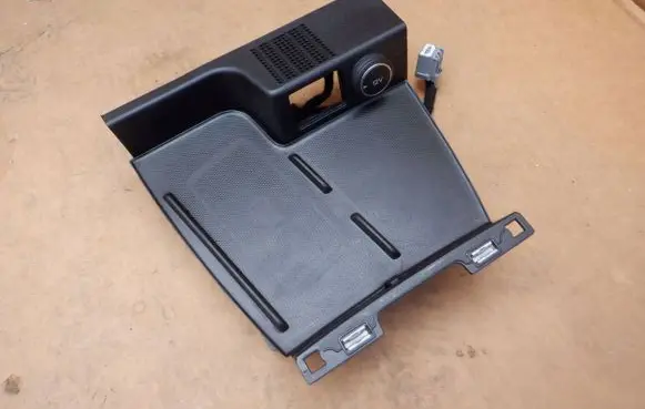 Ford Escape IV Wireless charging module 19J235