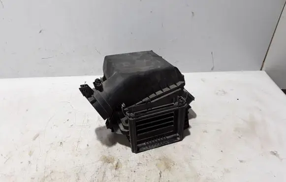 Mercedes-Benz GLA W156 Air filter box A6450900001
