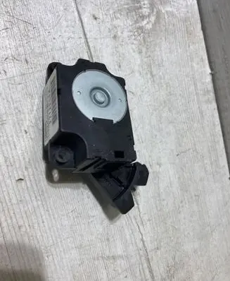 Citroen C3 Air flap motor/actuator T1006419G 1000100010 2712211A