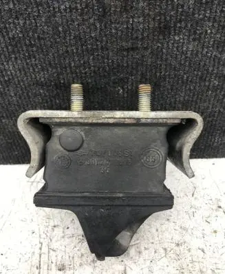 Engine mount bracket
