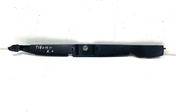 Volkswagen Tiguan Fender end trim 5N082111